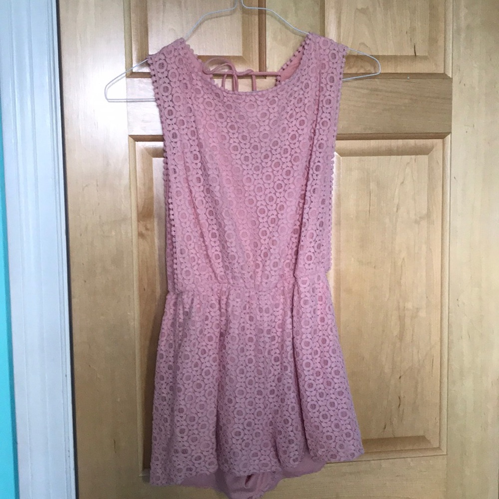 CHARLOTTE RUSSE LACE ROMPER